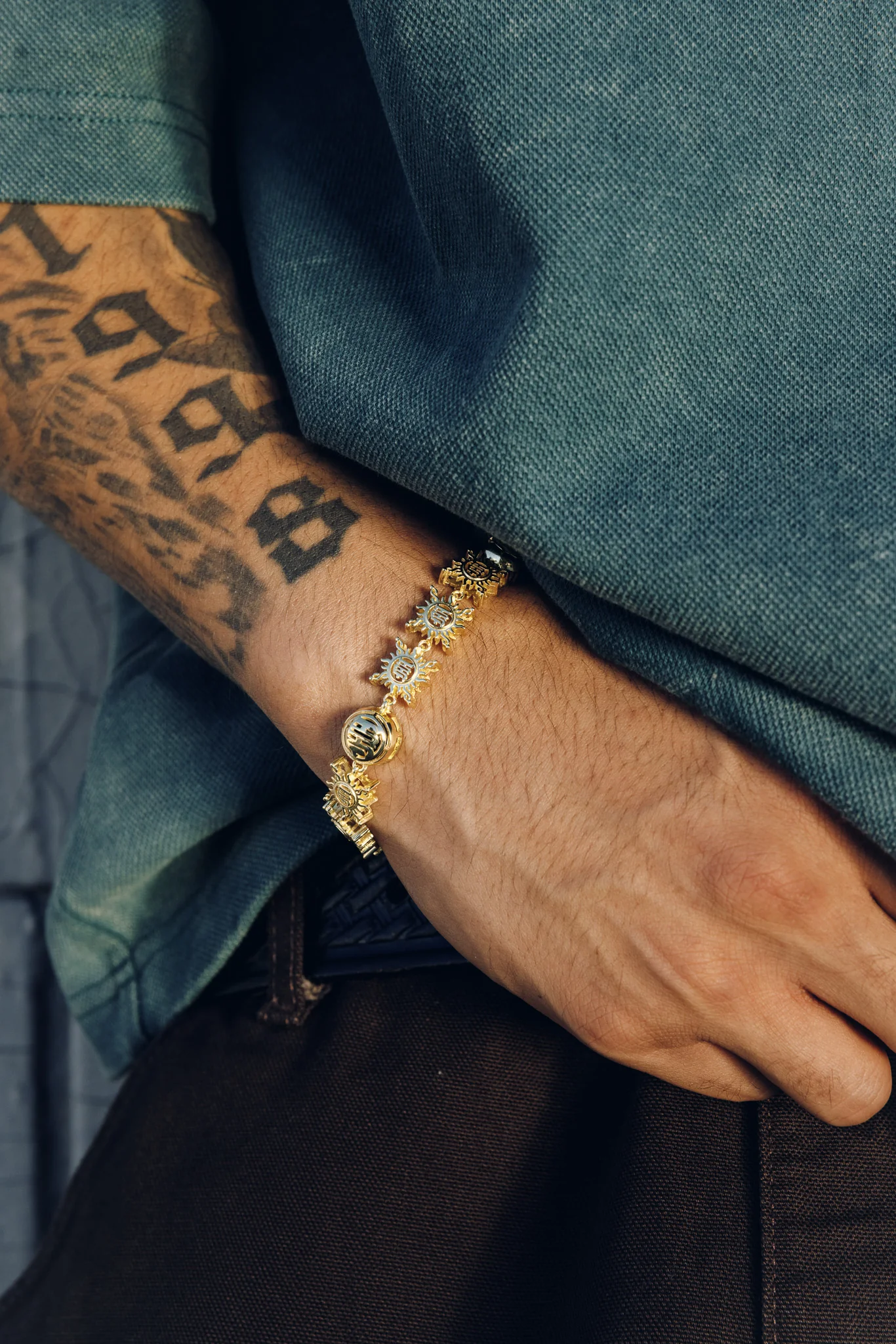 18K GOLD-PLATED MONOGRAM GEMSTONE BRACELET - Image 6