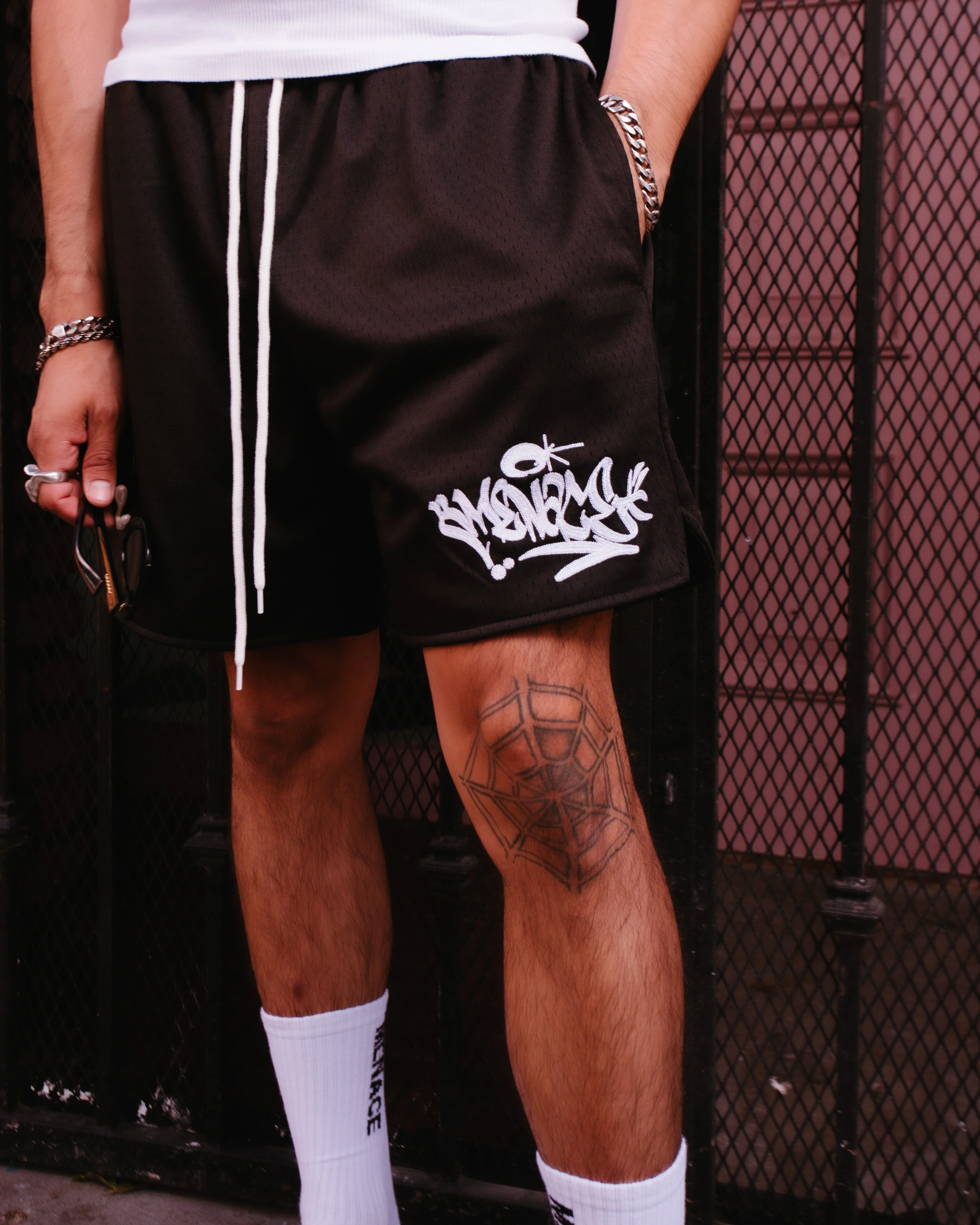 GRAFFITI LOGO MESH LOGO SHORTS - Image 3