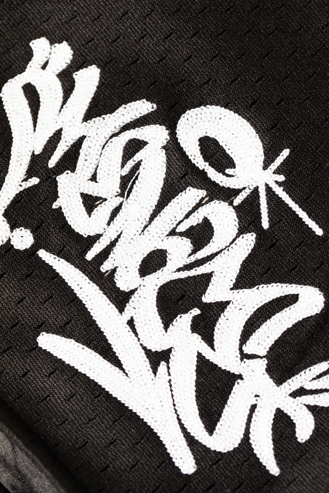 GRAFFITI LOGO MESH LOGO SHORTS - Image 4