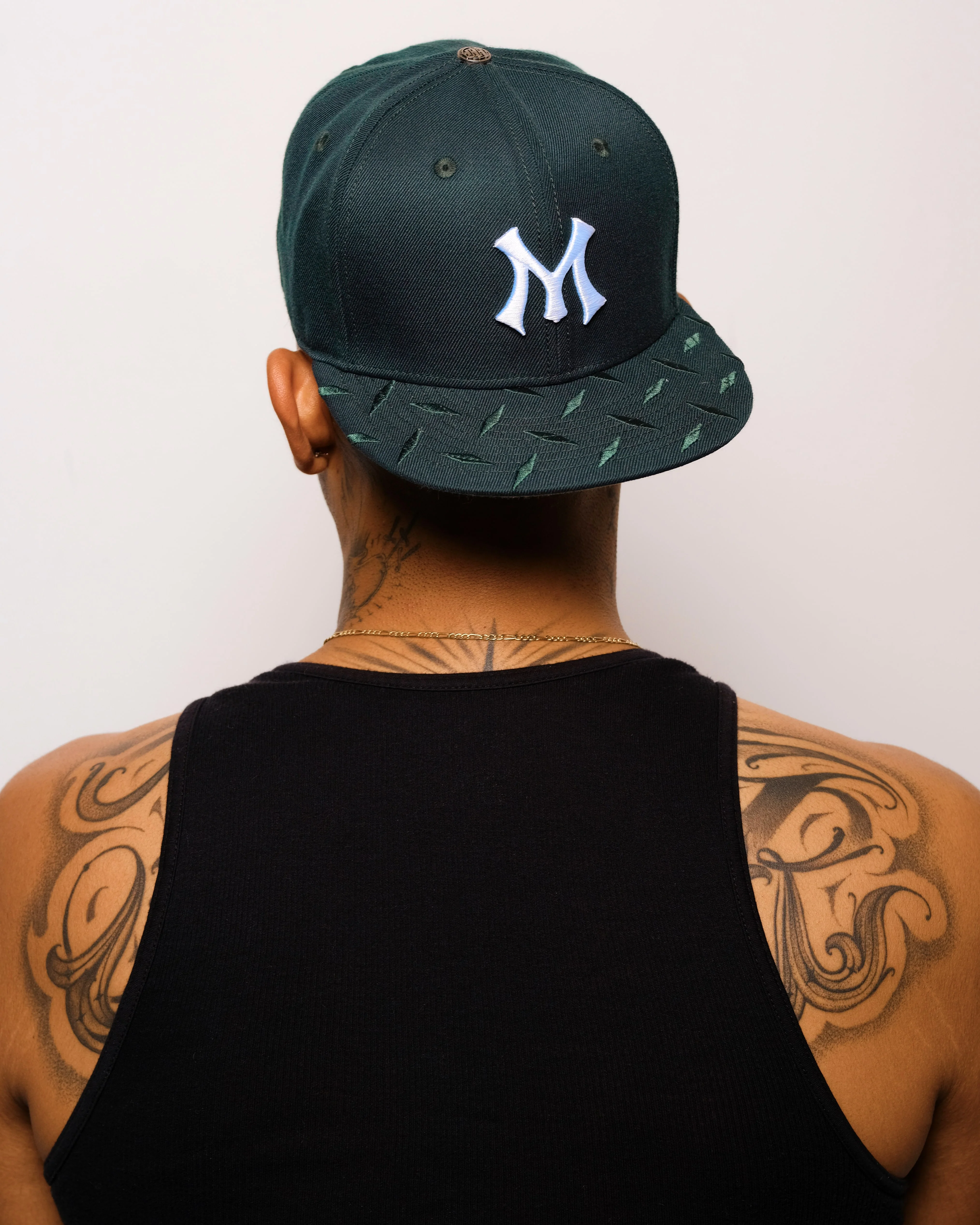 TEAM LOGO STEEL-PLATED BRIM FITTED CAP - Image 5