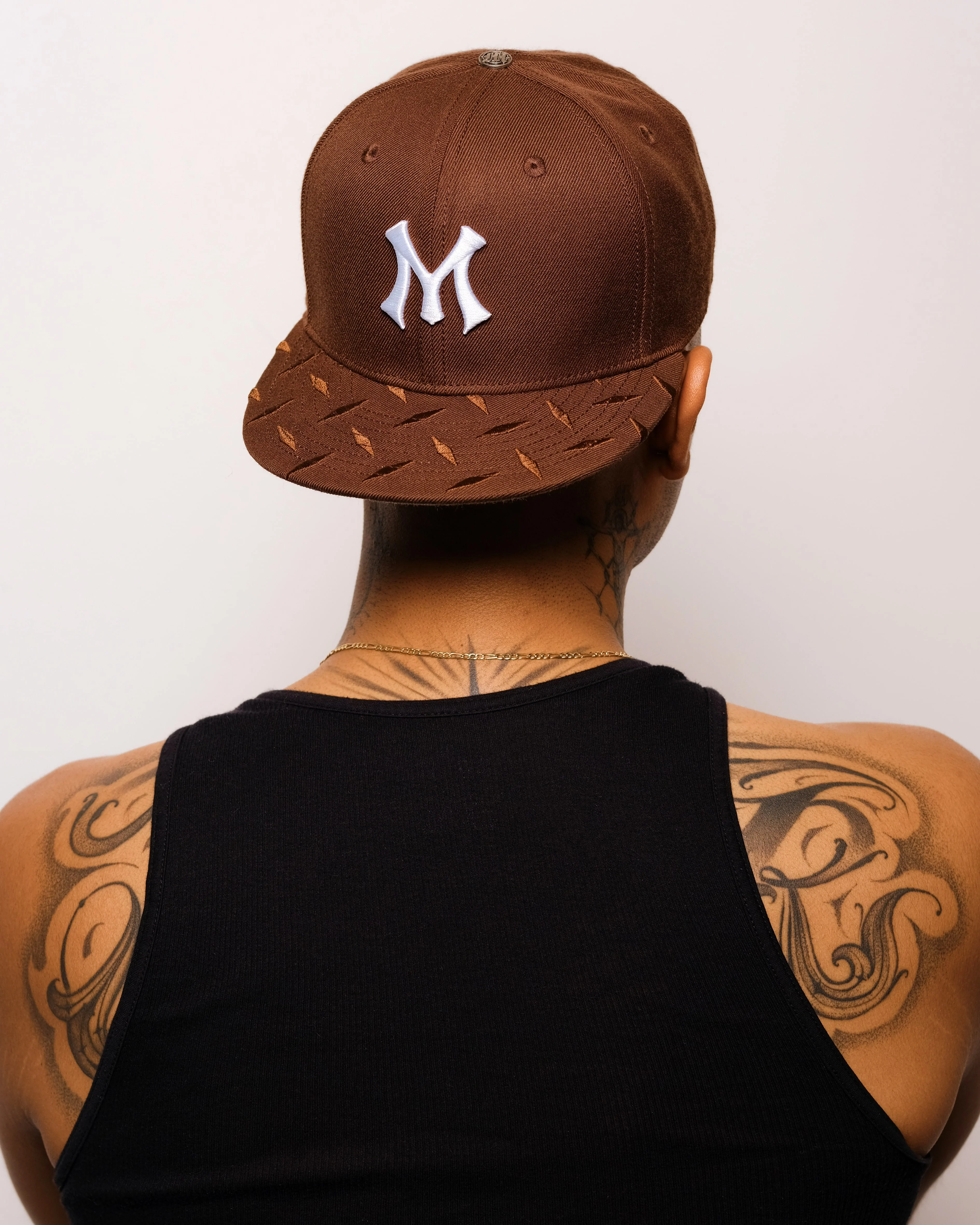 TEAM LOGO STEEL-PLATED BRIM FITTED CAP - Image 5