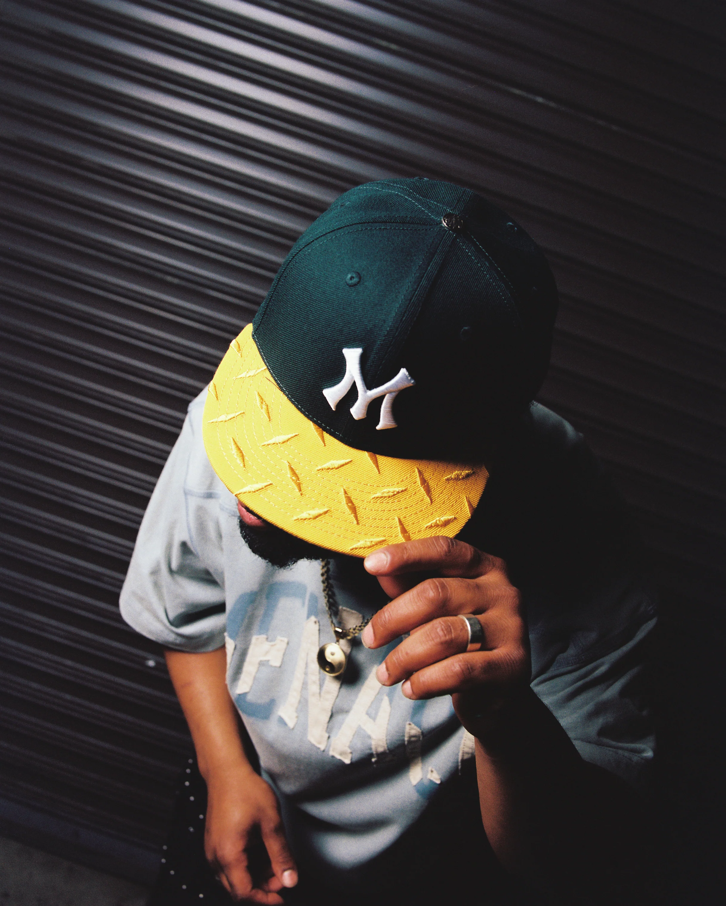 TEAM LOGO STEEL-PLATED BRIM FITTED CAP - Image 5
