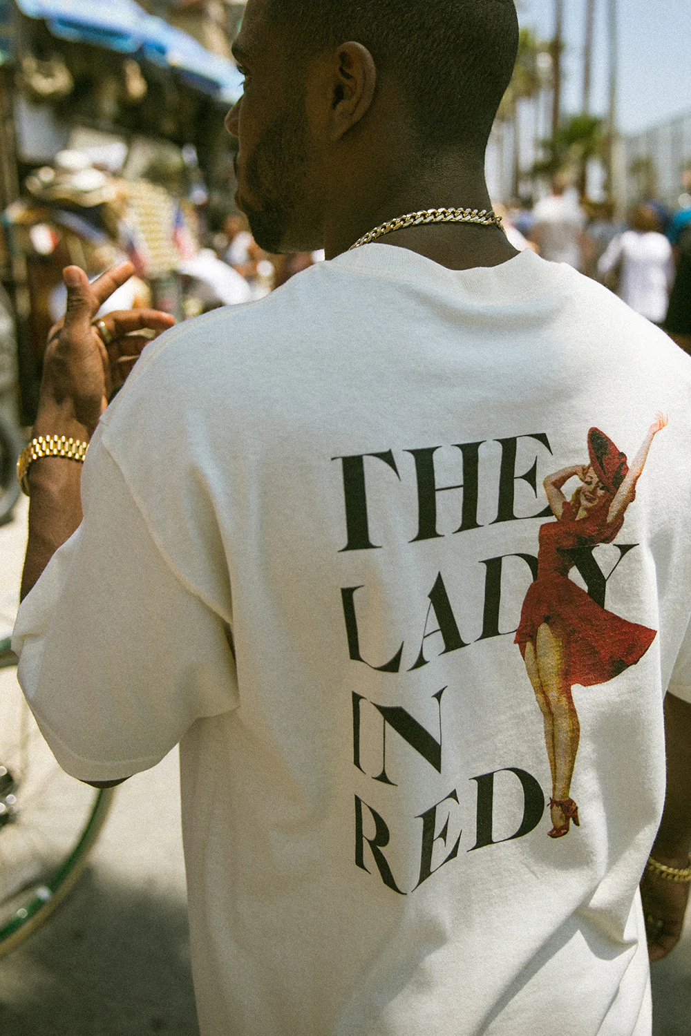 THE LADY IN RED T-SHIRT - Image 5