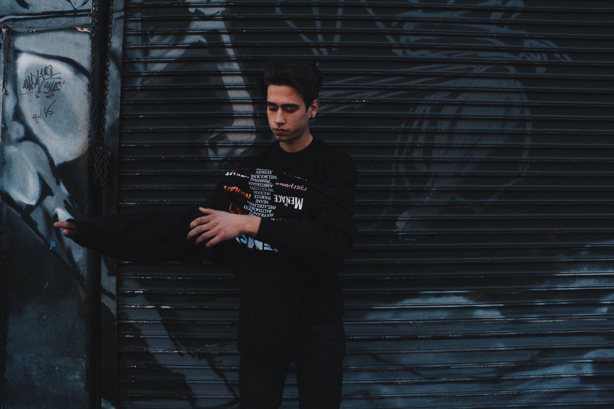 WORLD TOUR LONGSLEEVE - Image 5